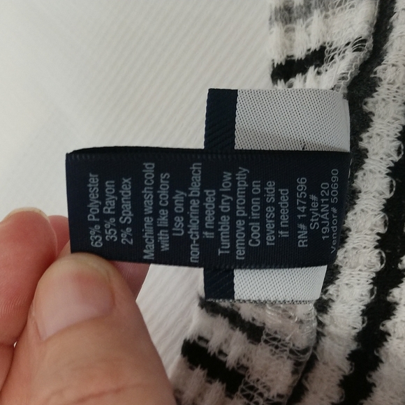 Day trip lightweight button up sweater. Size S - Picture 4 of 9